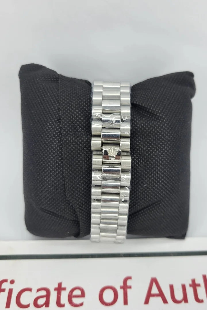 RLX Swiss-Made Perpetual Luxury Watch – Silver Case with a Sophisticated Navy Blue Dial R-014