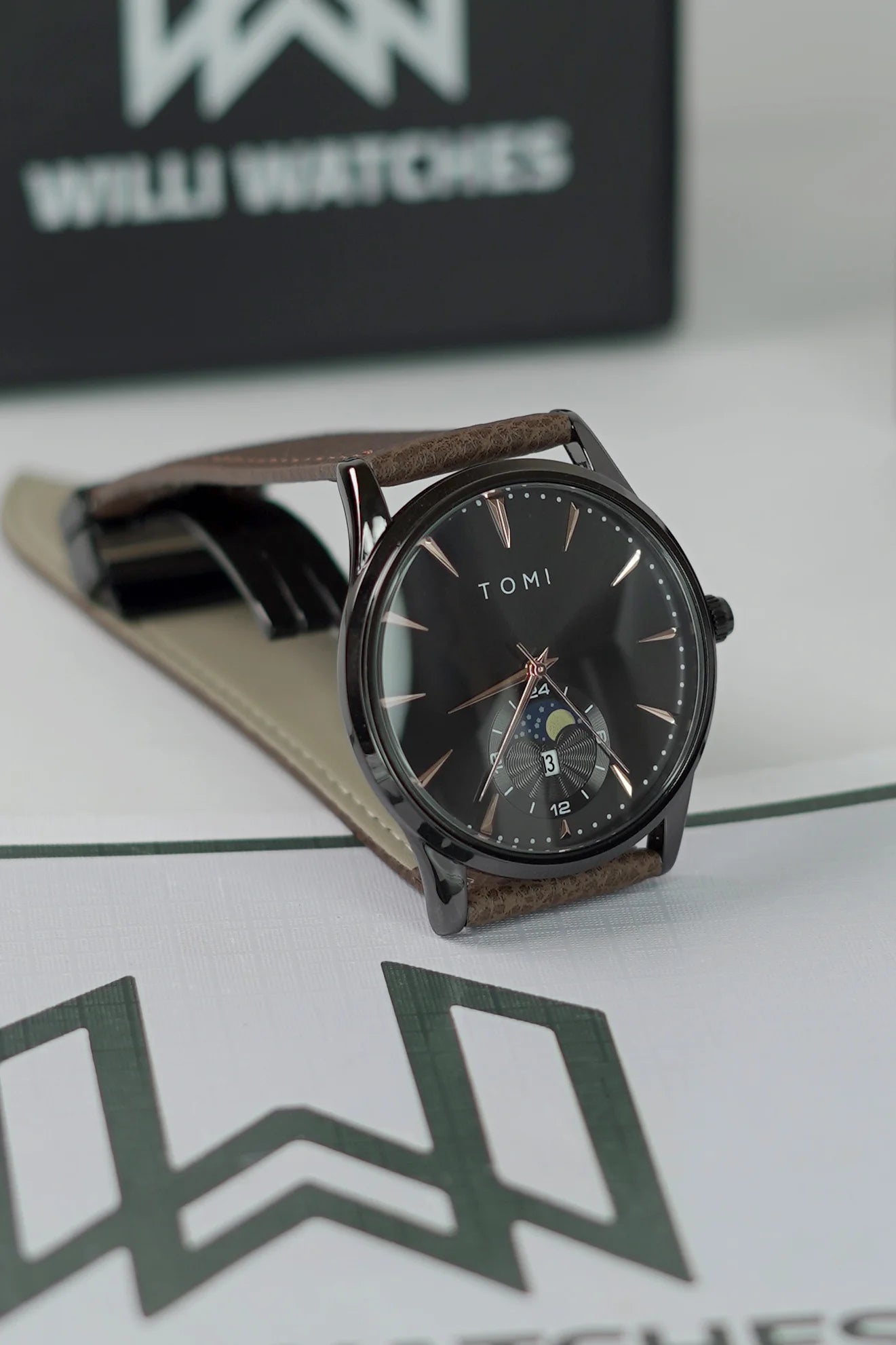 TOMI Executive Magnet Lock Men’s Watch – Brown Leather Strap, Black Dial TM-013