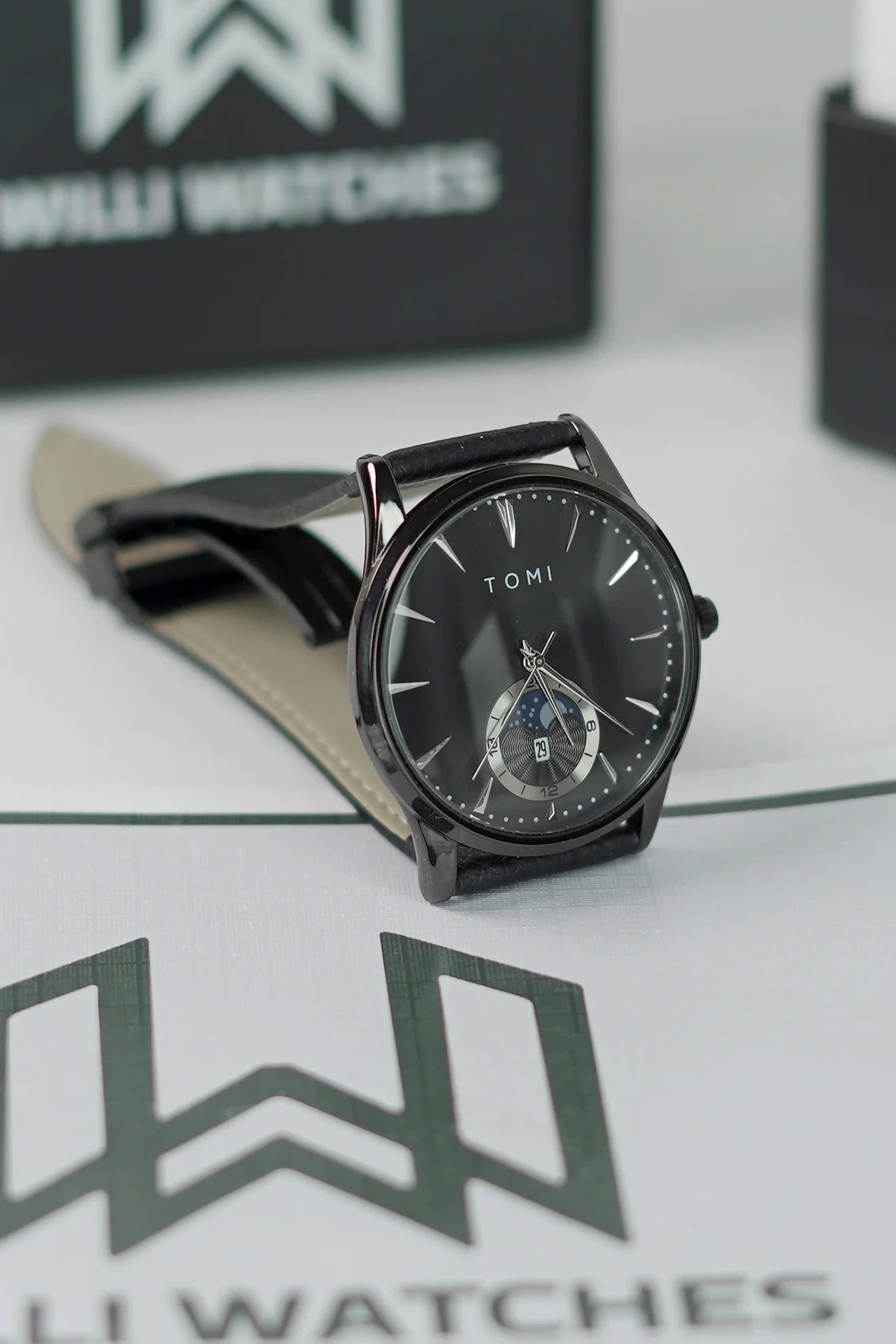 TOMI Executive Black Edition – Magnet Lock Business Timepiece TM-014