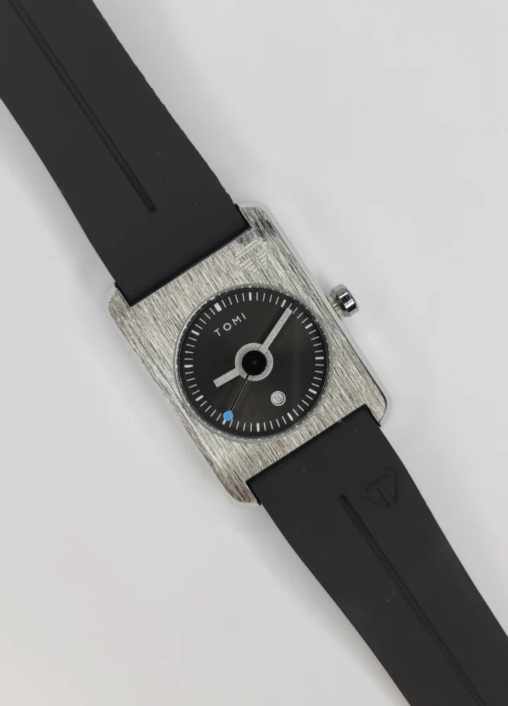 TOMI Silver Black Watch – Unisex, Magnet Lock, Date Dial TM-028